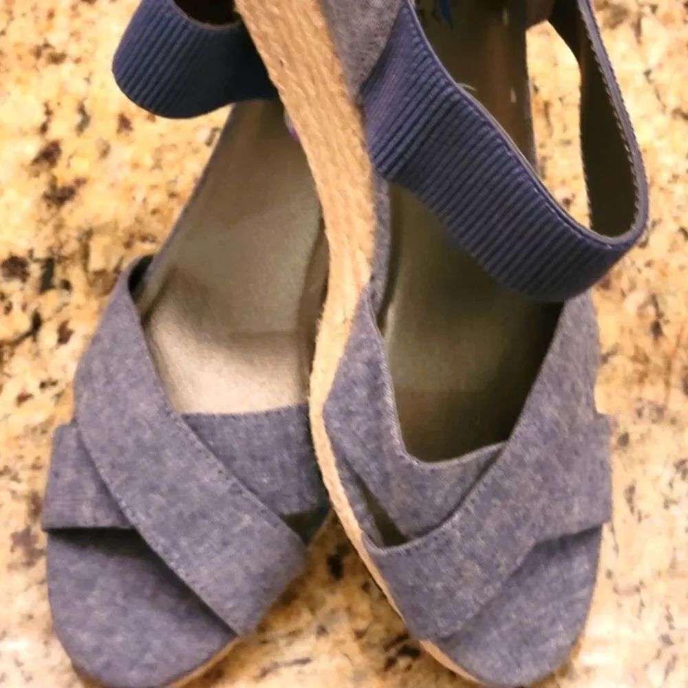 BRAND NEW LIFE STRIDE VELOCITY WEDGE WITH MEMORY FOAM